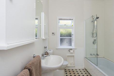 Photo of property in 28 Cashmere Avenue, Khandallah, Wellington, 6035