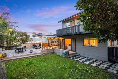 Photo of property in 2/331 Beach Road, Campbells Bay, Auckland, 0630
