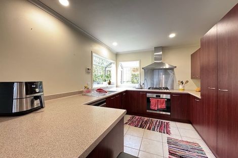 Photo of property in 49 Dress Circle, Newlands, Wellington, 6037