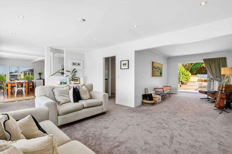 Photo of property in 8a Tipau Street, Torbay, Auckland, 0630