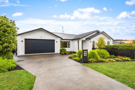 Photo of property in 29 Syd Grant Crescent, Orewa, 0931