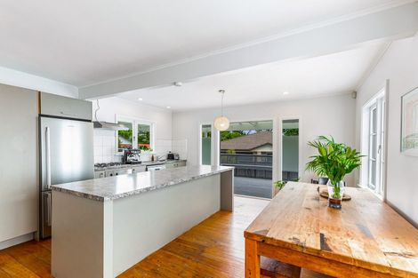 Photo of property in 51 Matipo Road, Te Atatu Peninsula, Auckland, 0610