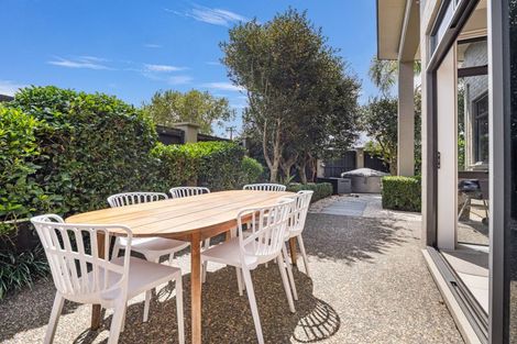 Photo of property in 2 Four Oaks Place, Pukekohe, 2120