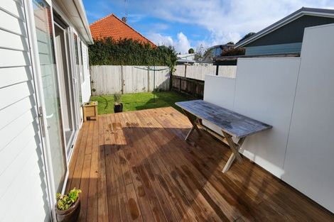 Photo of property in 48 Omata Road, Marfell, New Plymouth, 4310