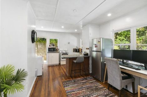 Photo of property in 138 Miromiro Road, Normandale, Lower Hutt, 5010