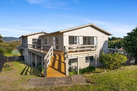 Photo of property in 5 Freyberg Crescent, Waikanae Beach, Waikanae, 5036