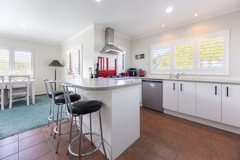 Photo of property in 2 Jeannie Way, Waikanae Beach, Waikanae, 5036