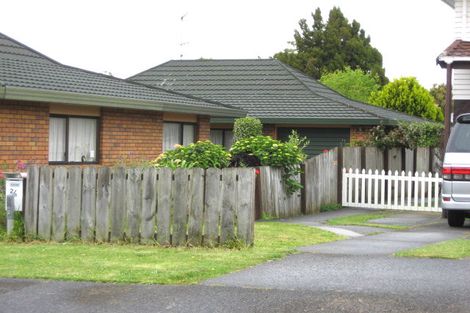 Photo of property in 2/8 Sunnypark Avenue, Rosehill, Papakura, 2113