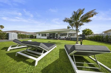 Photo of property in 22 Lakeside Drive, Orewa, 0931