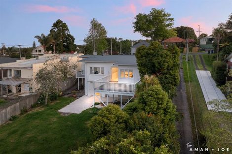 Photo of property in 12 Eastglen Road, Glen Eden, Auckland, 0602
