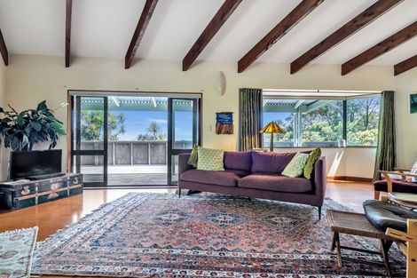 Photo of property in 117 Seaview Road, Piha, New Lynn, 0772