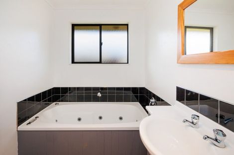 Photo of property in 34 Meridian Grove, Kelvin Grove, Palmerston North, 4414