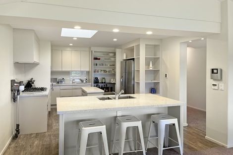 Photo of property in 5 Pukenamu Road, Rainbow Point, Taupo, 3330