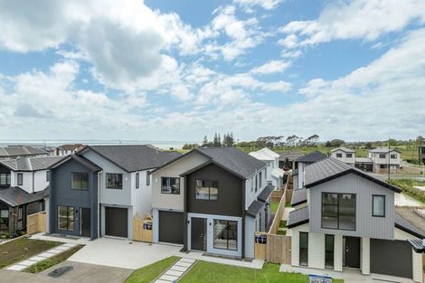 Photo of property in 22 Korowhiti Road, Clarks Beach, 2122