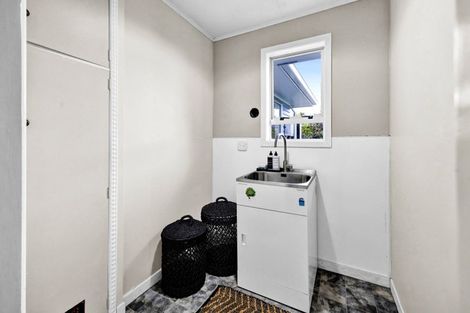 Photo of property in 117 Awanui Street, Merrilands, New Plymouth, 4312