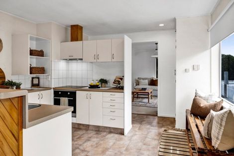 Photo of property in 117 Awanui Street, Merrilands, New Plymouth, 4312