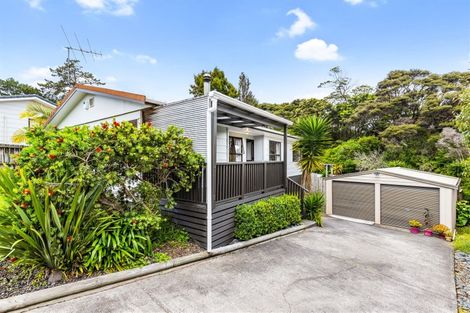 Photo of property in 16 Thistledew Place, Bayview, Auckland, 0629