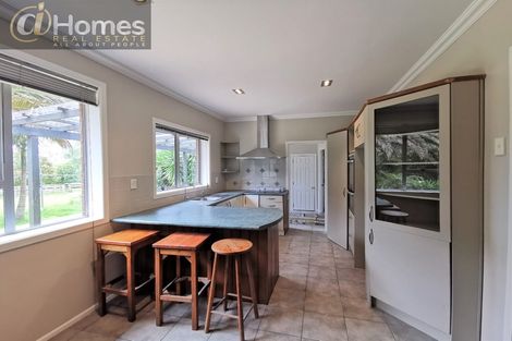 Photo of property in 6 Moontide Road, Kumeu, 0892