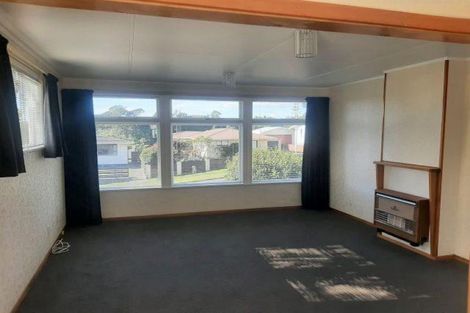 Photo of property in 105 Riversdale Drive, Merrilands, New Plymouth, 4312