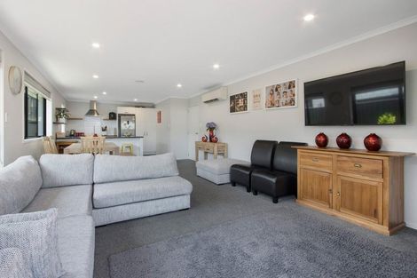 Photo of property in 5 Moss Lane, Omokoroa, 3114