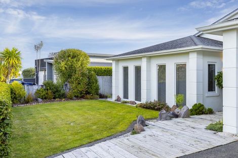 Photo of property in 25 Magnolia Rise, Waipahihi, Taupo, 3330