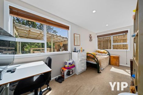 Photo of property in 15 Robert Street, Newlands, Wellington, 6037