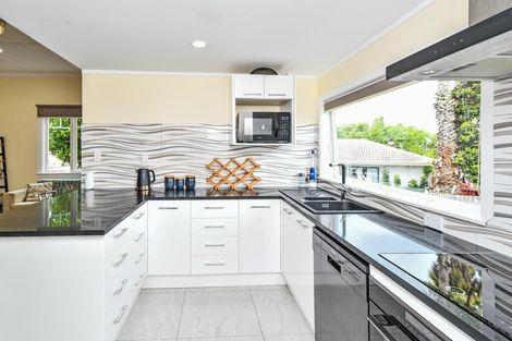 Photo of property in 2c Waiari Road, Conifer Grove, Takanini, 2112