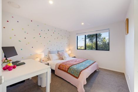 Photo of property in 110 Mount Pleasant Road, Mount Pleasant, Christchurch, 8081