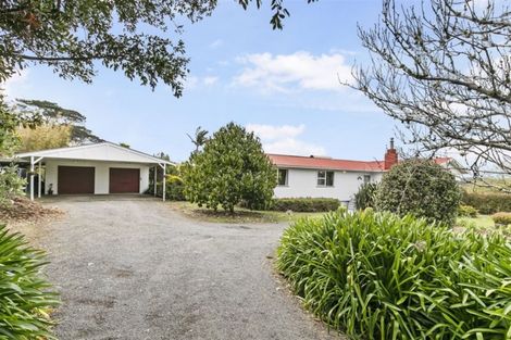 Photo of property in 102 Taiapa Road, Muriwai, Waimauku, 0881