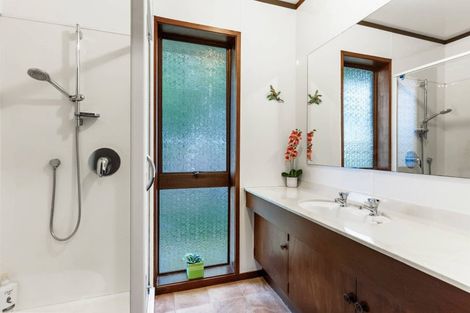 Photo of property in 15 Mark Edward Drive, Half Moon Bay, Auckland, 2012