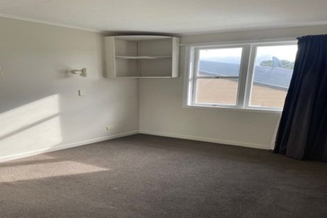 Photo of property in 10 Stephen Avenue, Henderson, Auckland, 0610