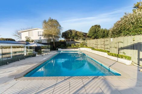 Photo of property in 6 Liston Crescent, Cockle Bay, Auckland, 2014