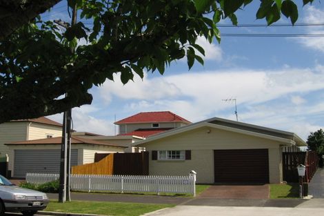 Photo of property in 2 Powell Street, Avondale, Auckland, 1026