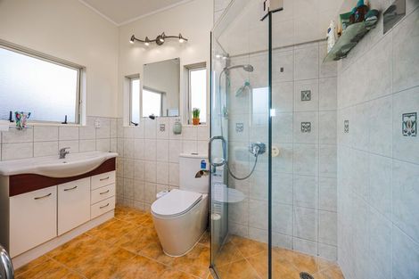 Photo of property in 124 Charles Prevost Drive, The Gardens, Auckland, 2105