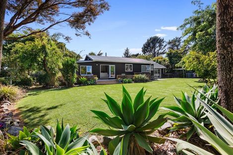 Photo of property in 33 Donnelly Street, Oakura, 4314