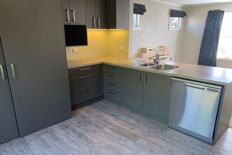 Photo of property in 16 Stirling Crescent, Hokowhitu, Palmerston North, 4410