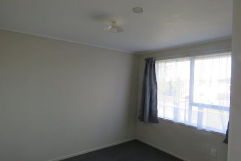 Photo of property in 16 Moncrieff Avenue, Clendon Park, Auckland, 2103