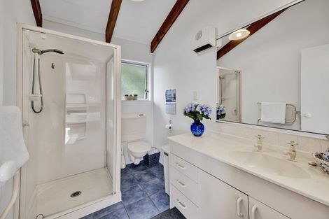 Photo of property in 6 Mayfair Place, Westown, New Plymouth, 4310