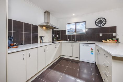 Photo of property in 16 Lili Road, Tuakau, 2121