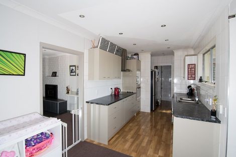 Photo of property in 16 Waikaremoana Place, Pakuranga Heights, Auckland, 2010