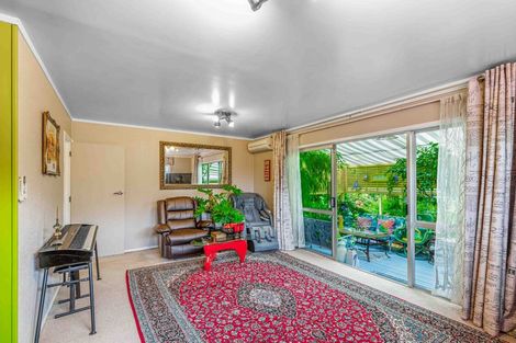 Photo of property in 1/3a Kirrie Avenue, Te Atatu South, Auckland, 0610
