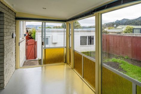 Photo of property in 4 Helvetia Grove, Naenae, Lower Hutt, 5011
