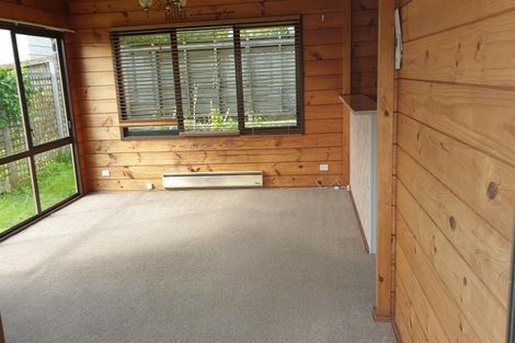 Photo of property in 2/6 Laings Road, Bucklands Beach, Auckland, 2012