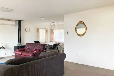 Photo of property in 1/4 Powell Place, Henderson, Auckland, 0610