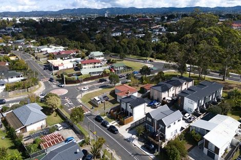 Photo of property in 2/83 Vodanovich Road, Te Atatu South, Auckland, 0610