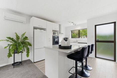 Photo of property in 2/26 Sunward Rise, Glenfield, Auckland, 0629