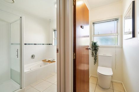 Photo of property in 34 Marywil Crescent, Hillcrest, Auckland, 0627