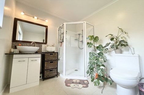 Photo of property in 17 Blethyn Place, Te Atatu South, Auckland, 0610