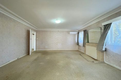 Photo of property in 18 Beaubank Road, Kelston, Auckland, 0602