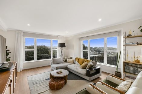 Photo of property in 88 Akaroa Drive, Maupuia, Wellington, 6022